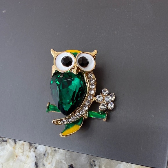 NWOT Elegant Owl Brooch with Green Gemstone and Gold Accents - Picture 6 of 6
